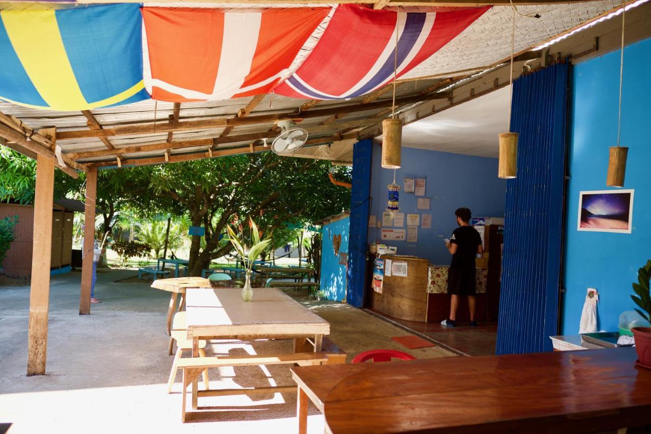 Fat Monkey Hostel Coron Exterior photo